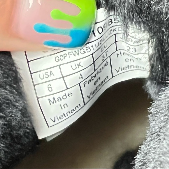 UGG Women's Fluff Mini Quilted Boots US6/EUR37 Black w/ White Logo Heel $160 - Picture 7 of 10